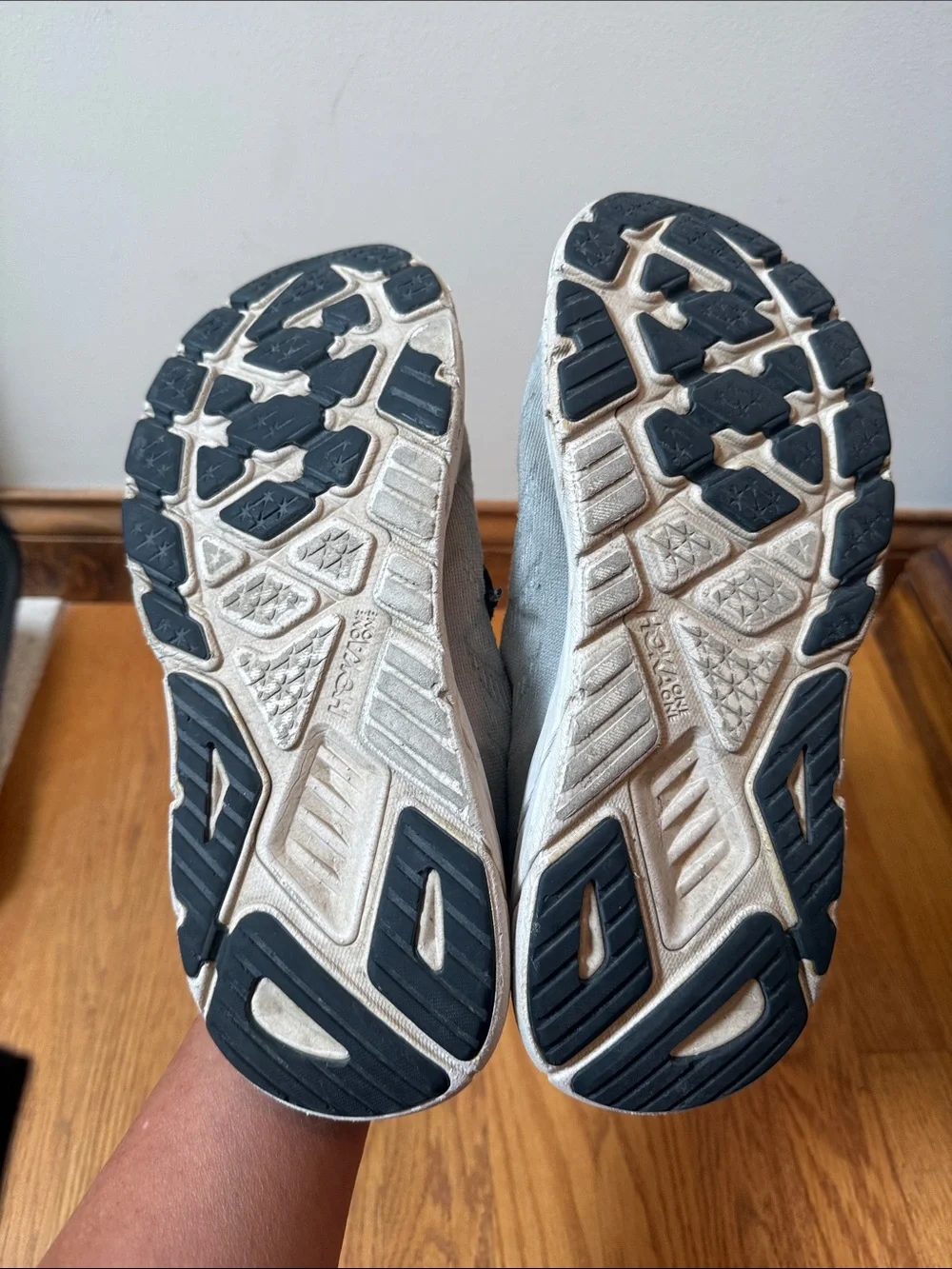 Hoka Arahi 6 Running Shoes Light Grey Orange Men's Size 9.5D